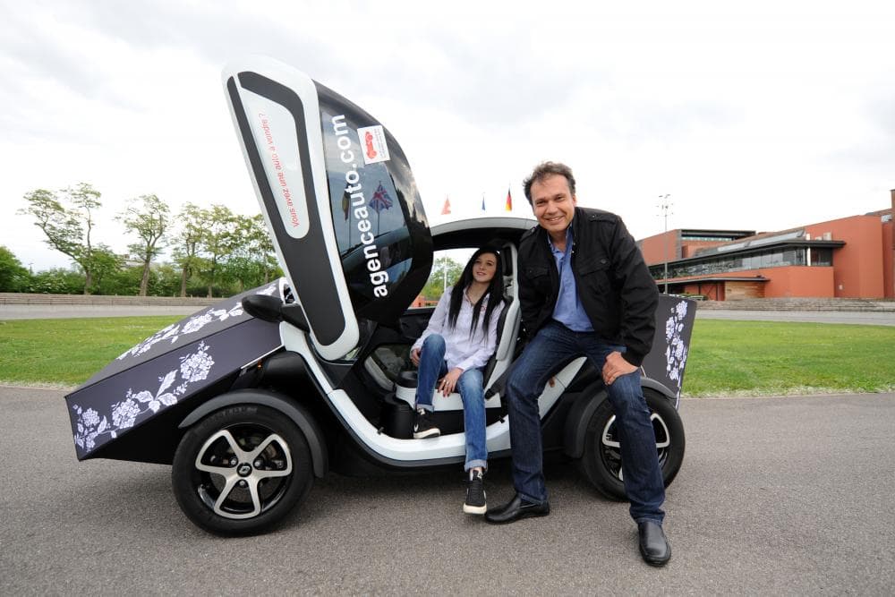 Une voiture avec une carrosserie en tissus technique pour nos 10 ans
