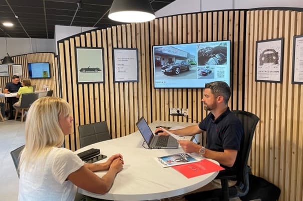 LE JOURNAL DE L’AUTOMOBILE – L’AGENCE AUTOMOBILIERE présente ses projets aux franchisés