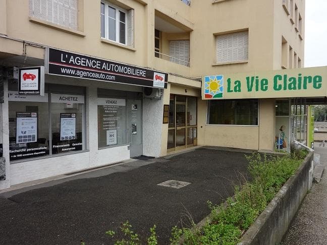une première Agence Automobilière à Lyon