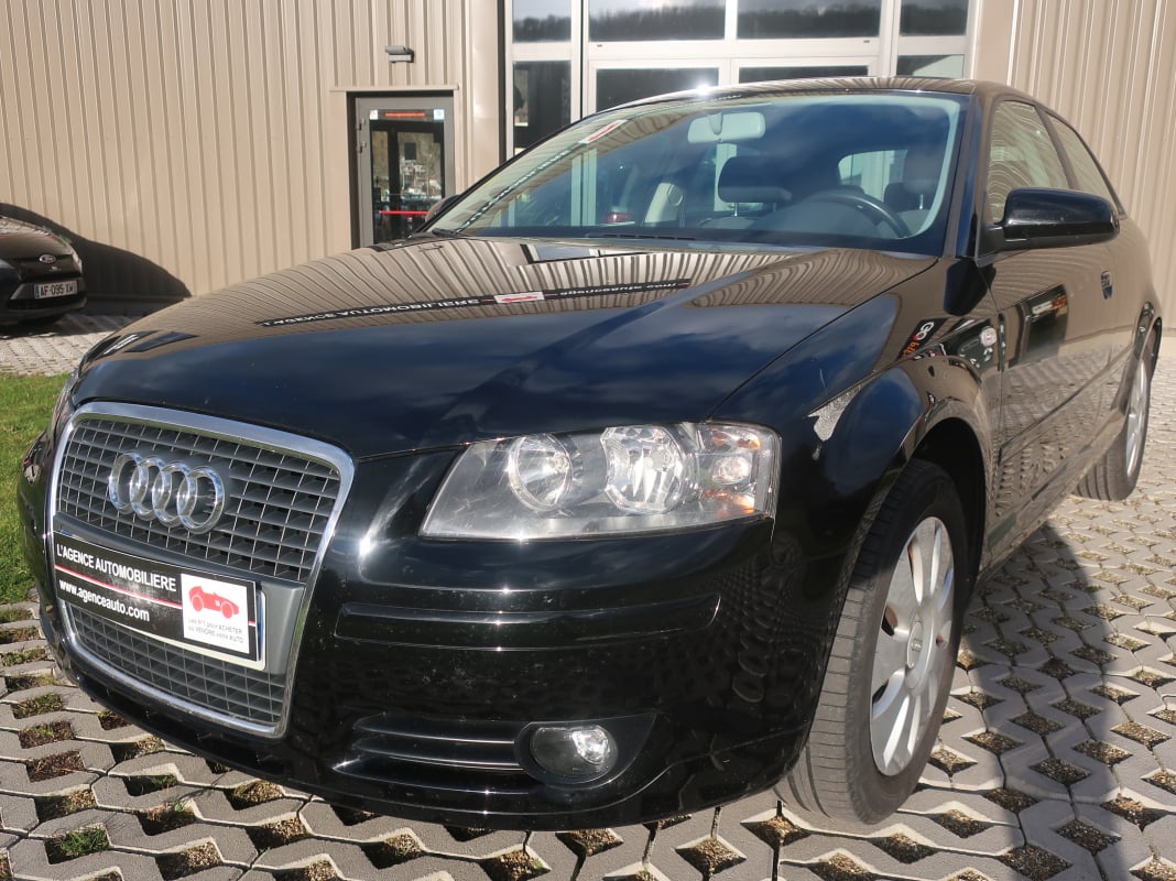 Audi A3 Série 2 1.6 i Ambiente 102Cv — 1