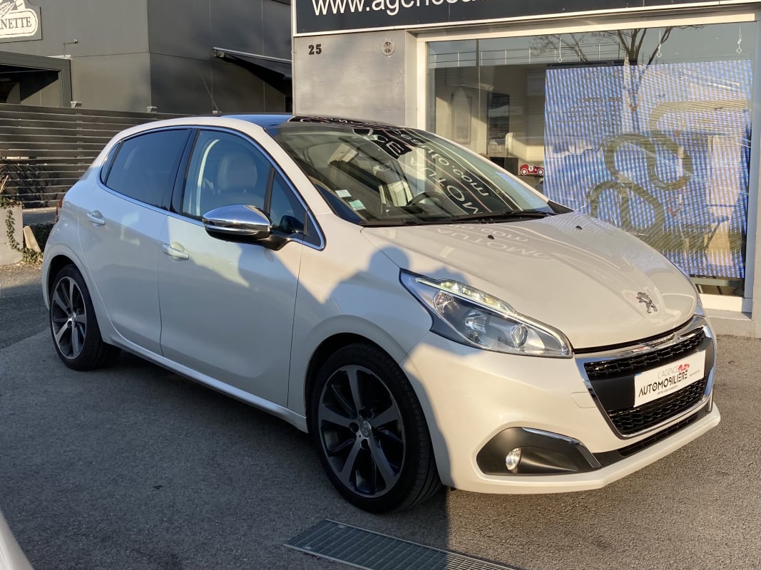 Peugeot 208 1,6 BLUEHDI 100 CH FELINE — 1