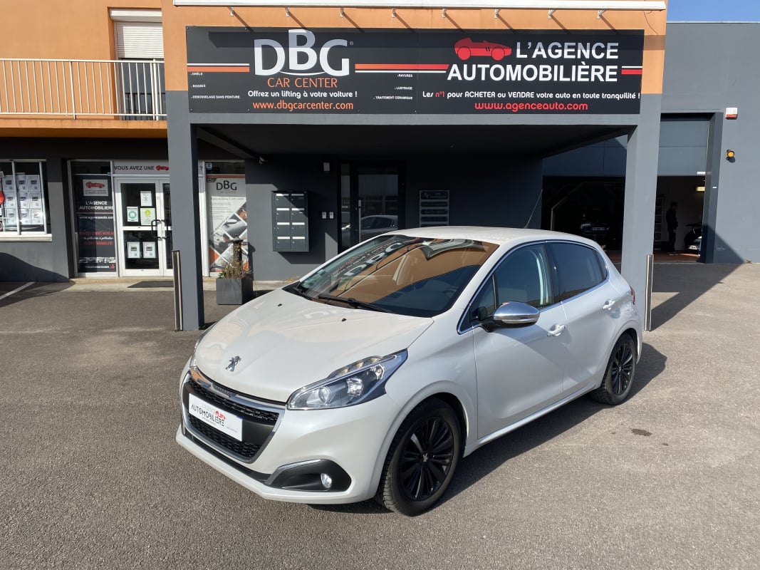 Peugeot 208 82 CH Allure 5 Portes — 1