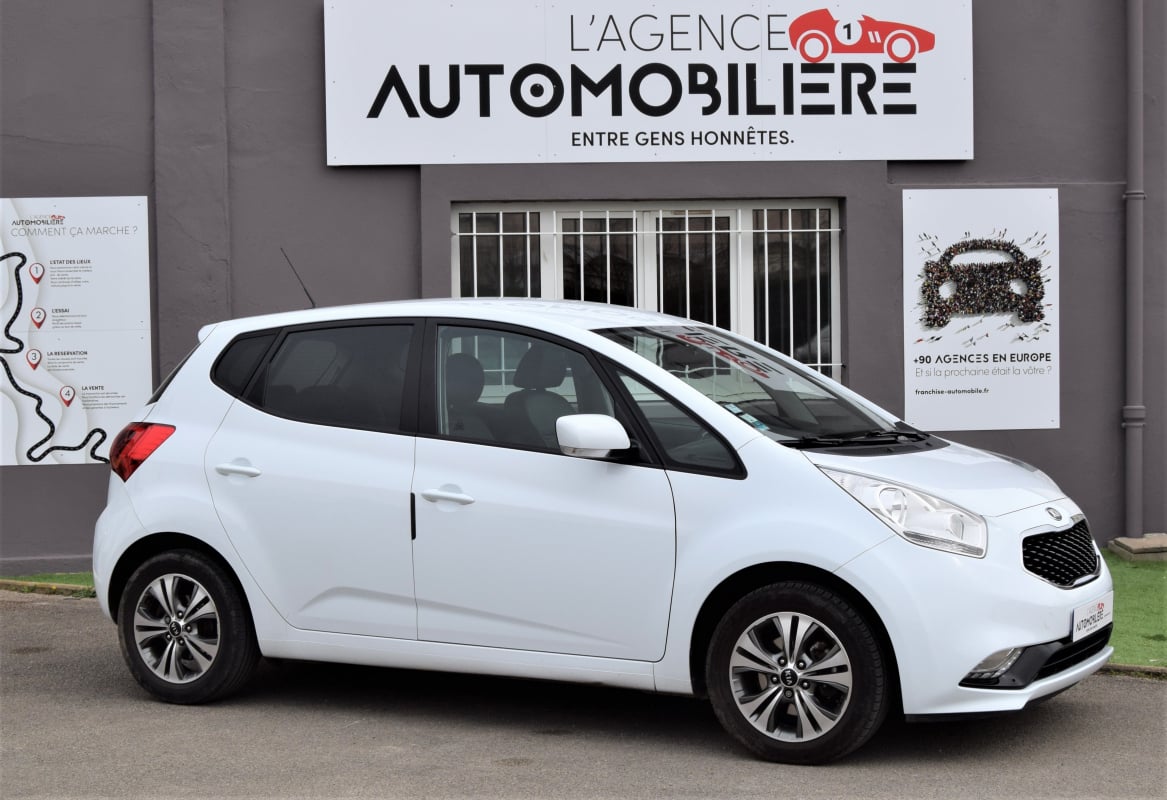 Kia Venga 1.4-90 CV-URBAN CHIC-CHAINE — 1
