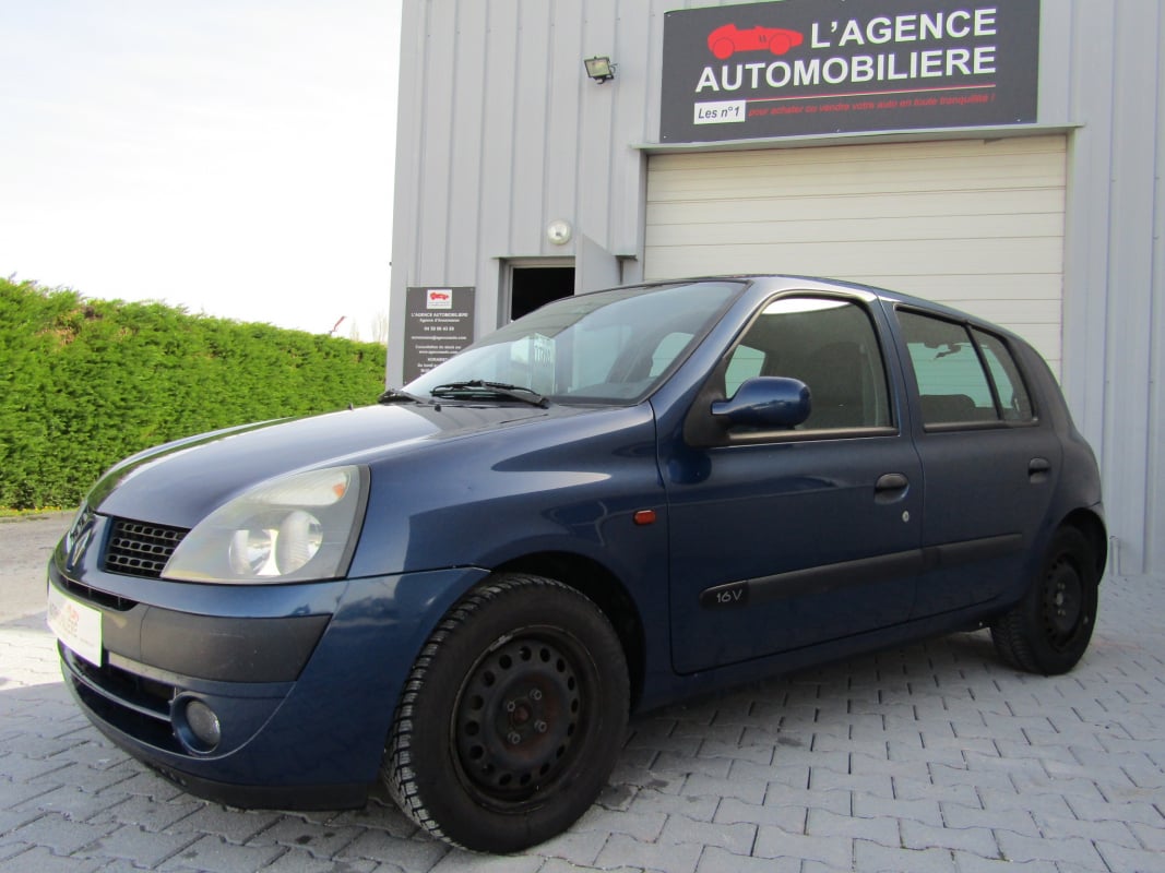 Renault Clio 2 1.2 16V 75CH — 1
