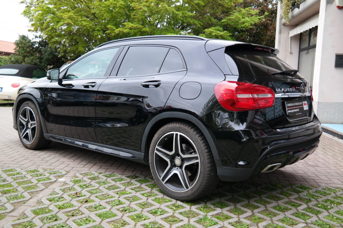 Mercedes-Benz Classe GLA 200d Automatic 4Matic Premium — 2
