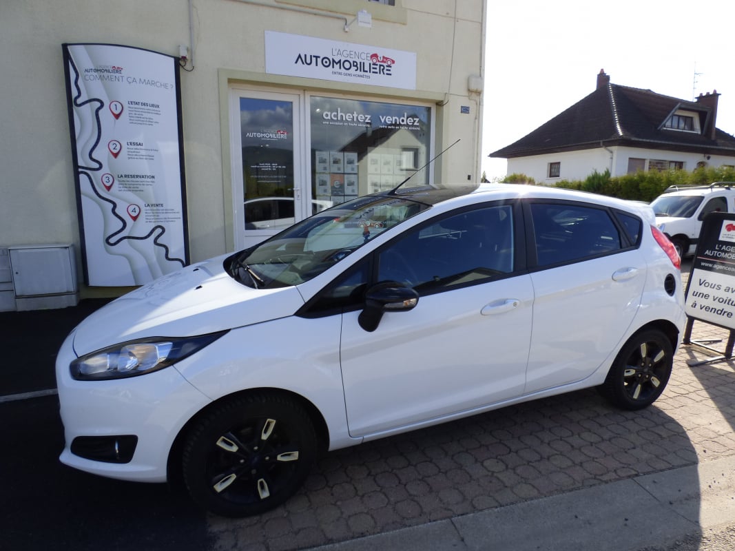 Ford Fiesta VI Phase 2 1,25i 82 White 16V 5 portes — 1