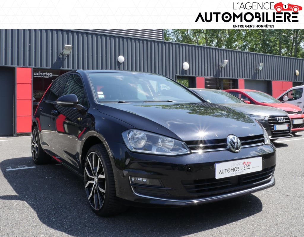 Volkswagen Golf 1.6 TDI 110 BLUEMOTION CARAT — 1