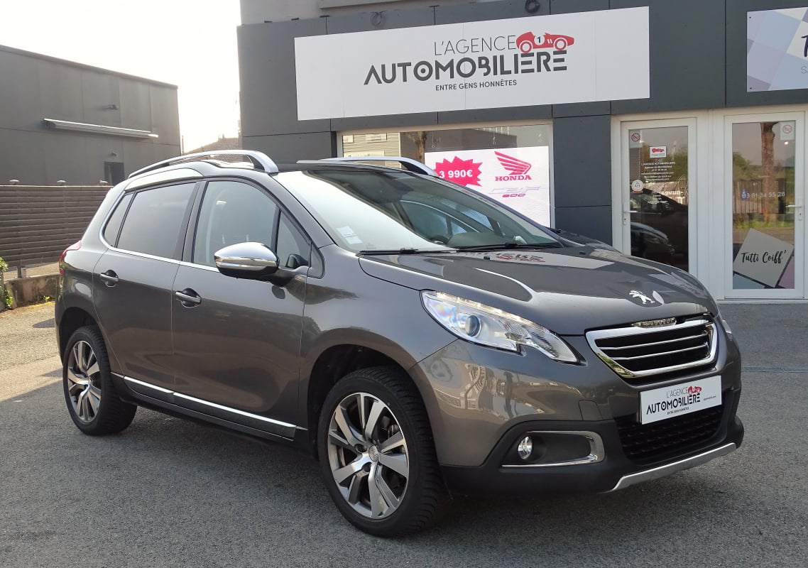 Peugeot 2008 1.2 PureTech 110 Féline Titane — 1
