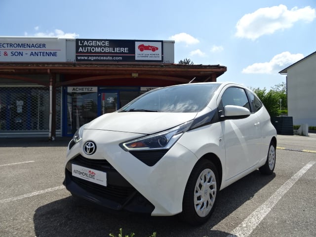 Toyota Aygo II (2) 1.0 VVT-I X-PLAY 3P — 1