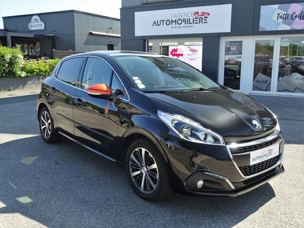 Peugeot 208 1.6 Blue HDI 100 ch Roland Garros — 1