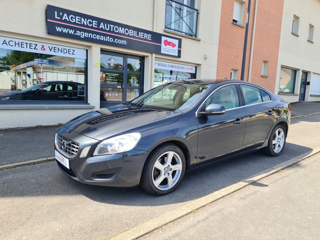 Volvo S60 II D3 163 MOMENTUM garantie 12 mois — 1