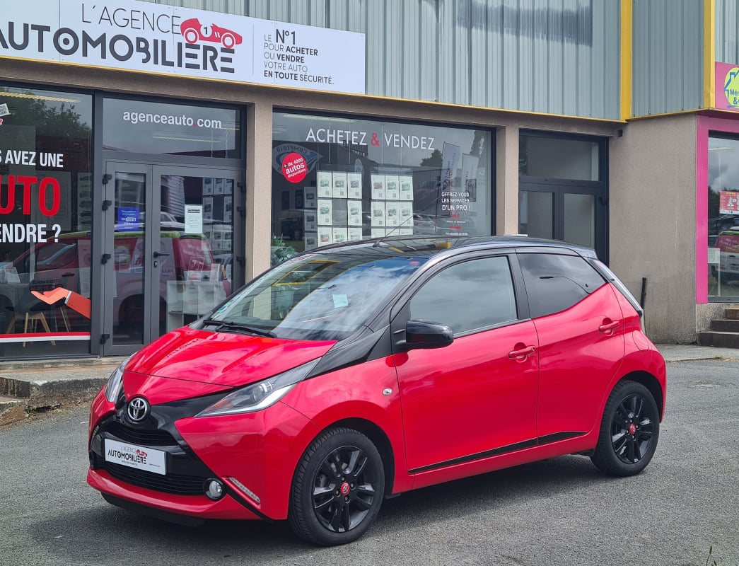 Toyota Aygo 1.0 VVTi 12V S&S 69 cv X-cite Rouge Chilien CAMERA DE RECUL — 1