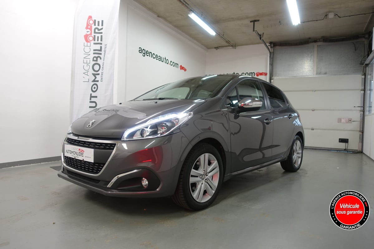 Peugeot 208 (2) 1.2 PURETECH 82 SIGNATURE 5P + 1ERE MAIN — 1