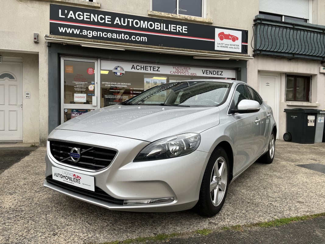 Volvo V40 T2 Geartronic 122 cv Momentum — 1