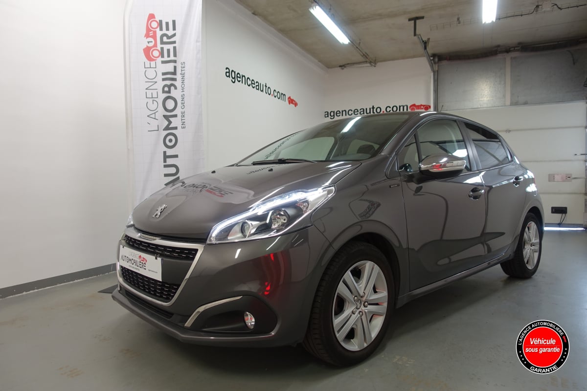 Peugeot 208 (2) 1.2 PURETECH 82 SIGNATURE 5P + 1ERE MAIN — 1