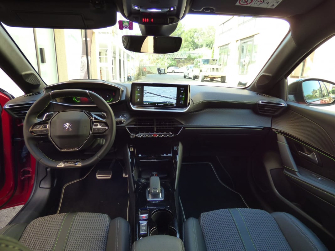 Peugeot 208 GT PURETECH 100 S&S EAT8 — 2