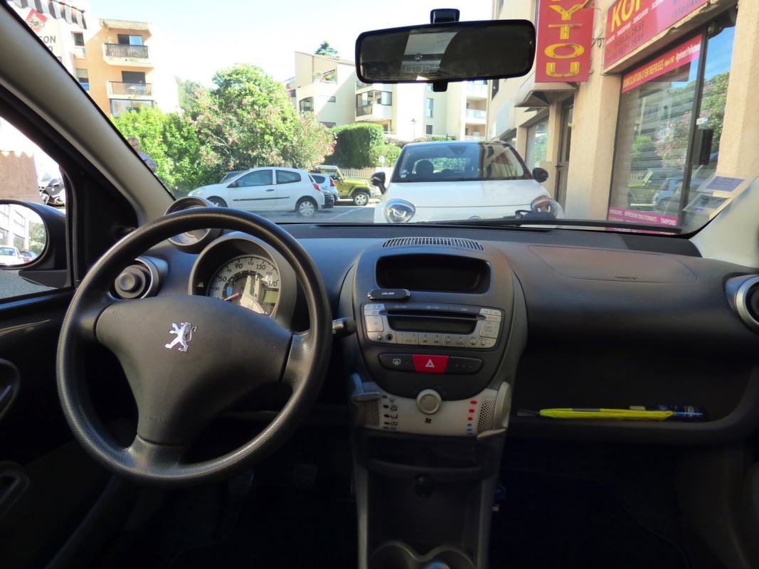 Peugeot 107 1,0 TRENDY 68ch 5 portes — 2