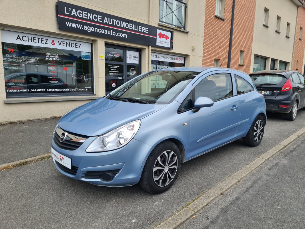 Opel Corsa IV 1.2 TWINPORT ESSENTIA 3P — 1