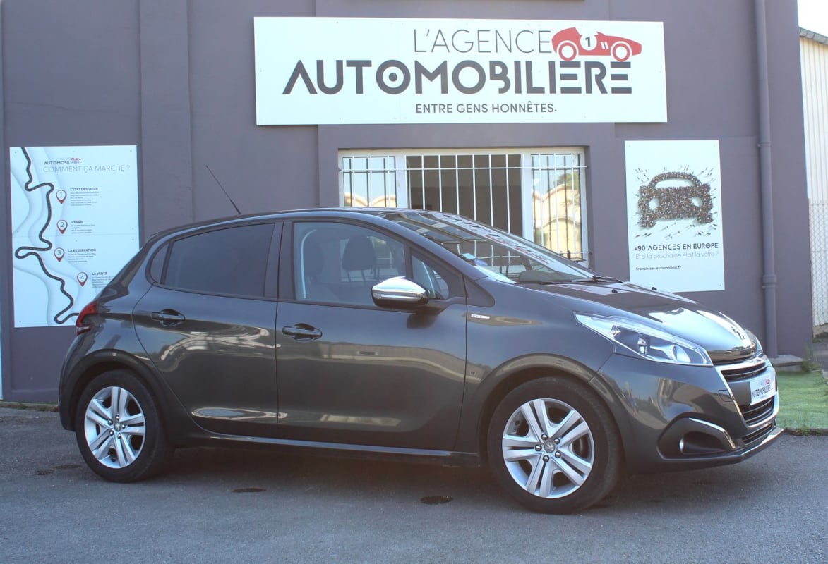 Peugeot 208 82CV-STYLE-PURETECH-1.2-5PRT-5PLC — 1