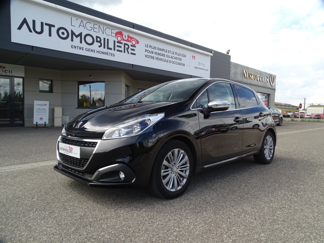 Peugeot 208 1.2 VTi 82 ch ALLURE + toit pano — 1