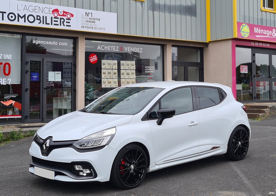 Renault Clio RS Trophy 1.6 T 16V EDC6 220 cv Phase 2 — 1