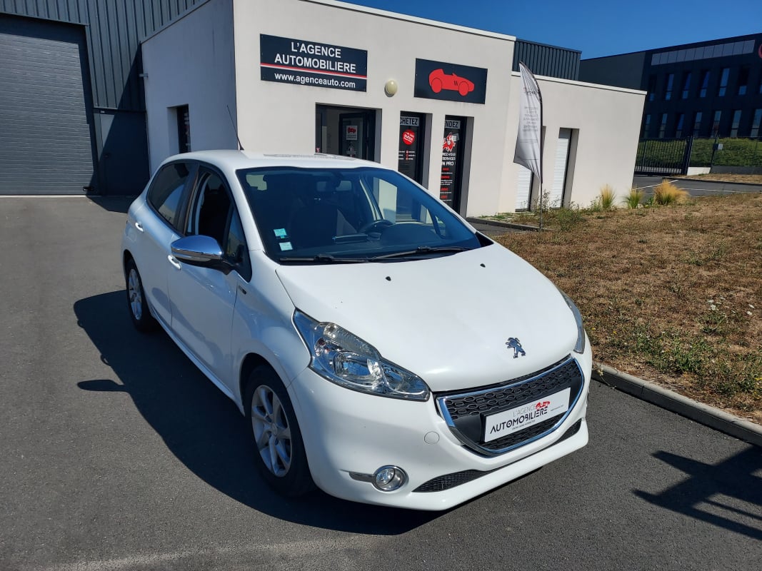 Peugeot 208 GENERATION-I 1.4 HDI 70 STYLE — 1