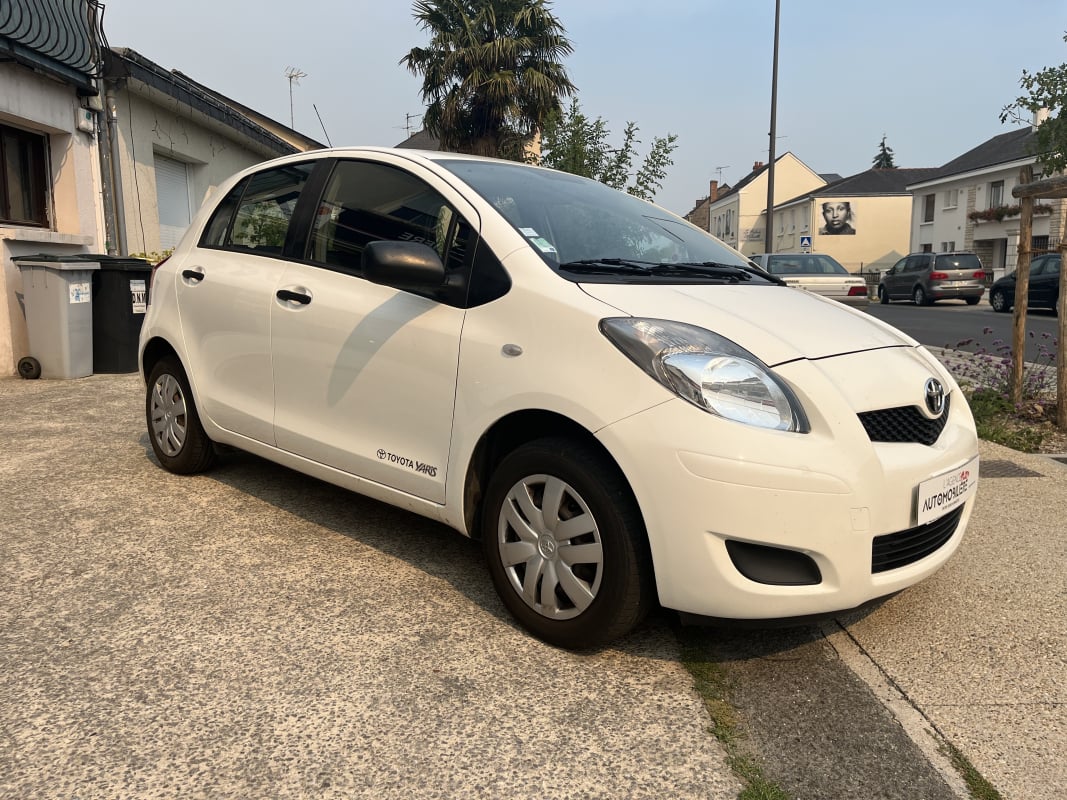 Toyota Yaris II 1.0 VVTi 70 cv 5 portes — 1