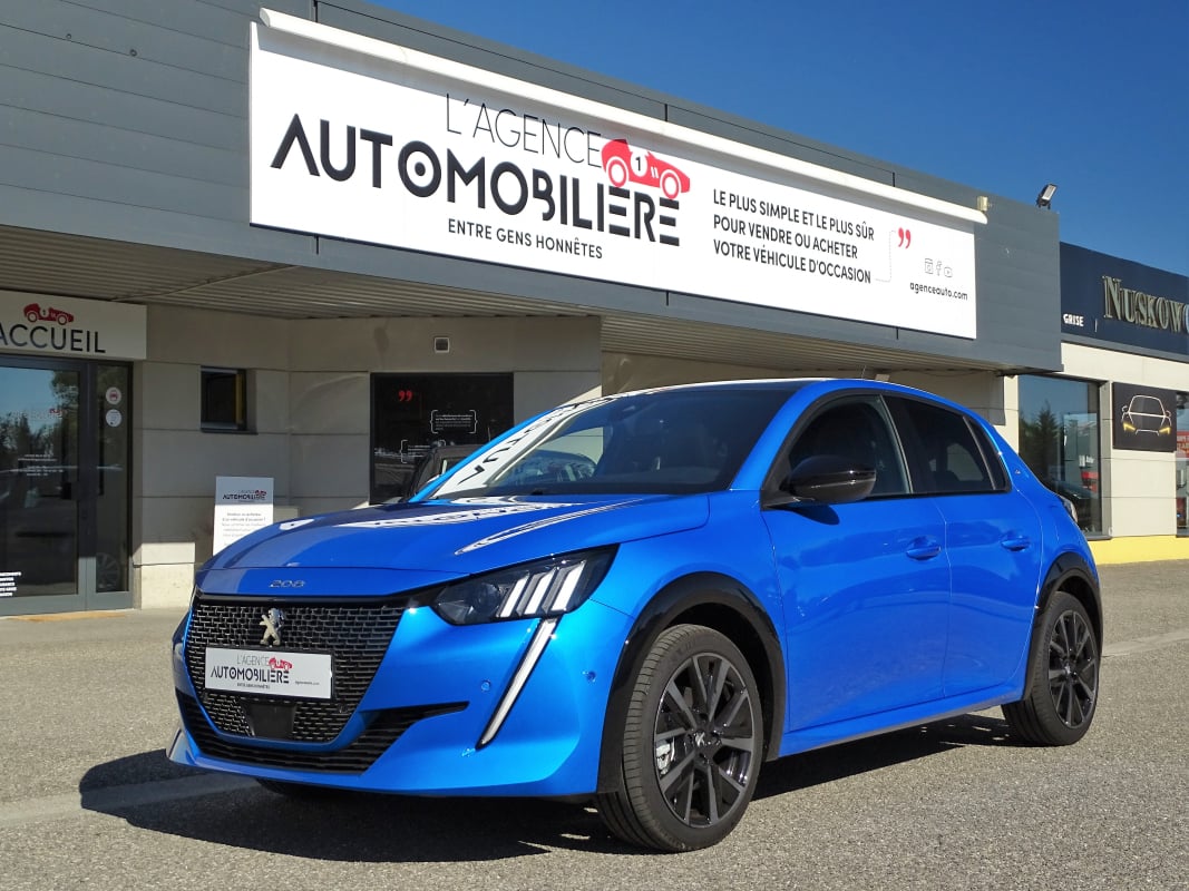 Peugeot 208 1.5 bluehdi 100 GT PACK - 2500 kms - — 1
