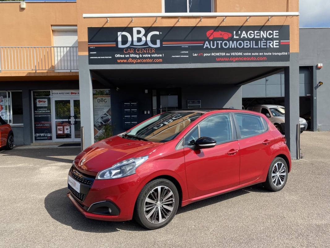 Peugeot 208 1.2 82 CH 5P Toit Caméra Siège Chauf — 1