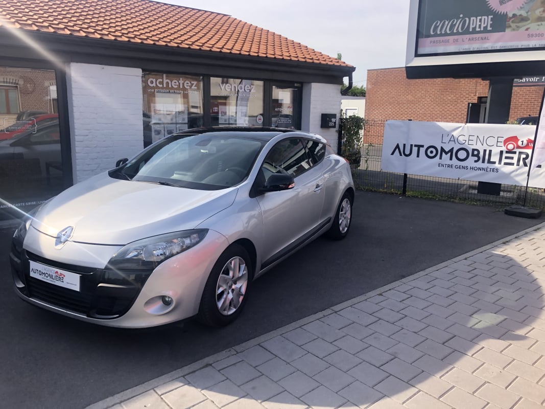 Renault Megane III COUPE 1.5 DCI eco2 champion toit panoramique — 1