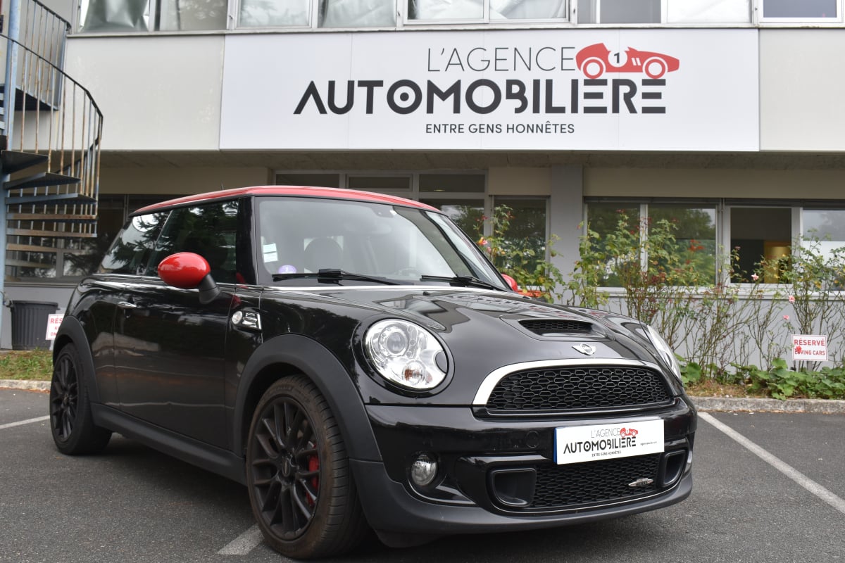 Mini Cooper 2 (R56) LCI JCW 1.6 i 16V Turbo 211 cv — 1