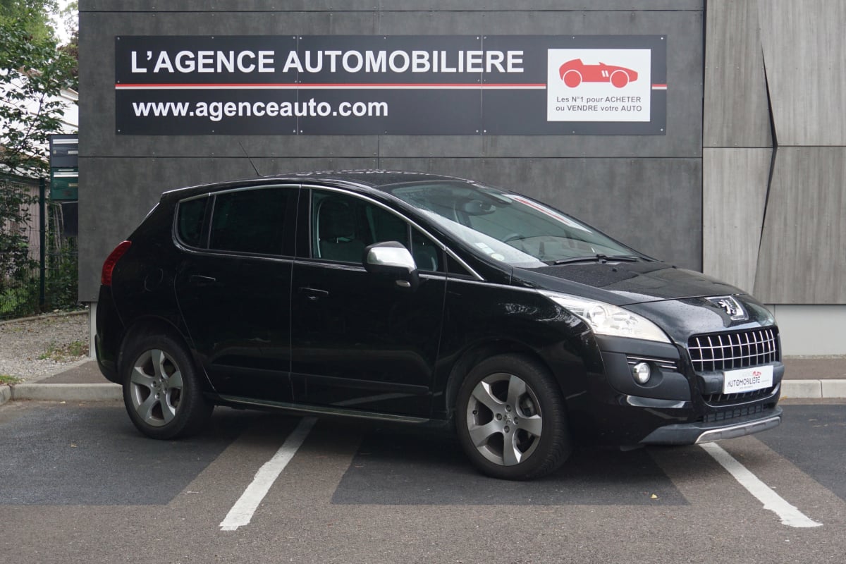 Peugeot 3008 1.6 HDi FAP 112 ch ALLURE - Toit Panoramique — 1