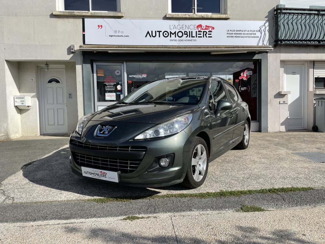 Peugeot 207 1.6 HDI 112 CH FÉLINE PACK ALU TOIT PANO 2ÈME MAIN — 1
