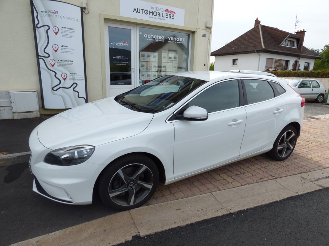 Volvo V40 II 2,0 D3 150 R-Design BVM6 5 portes 20V — 1