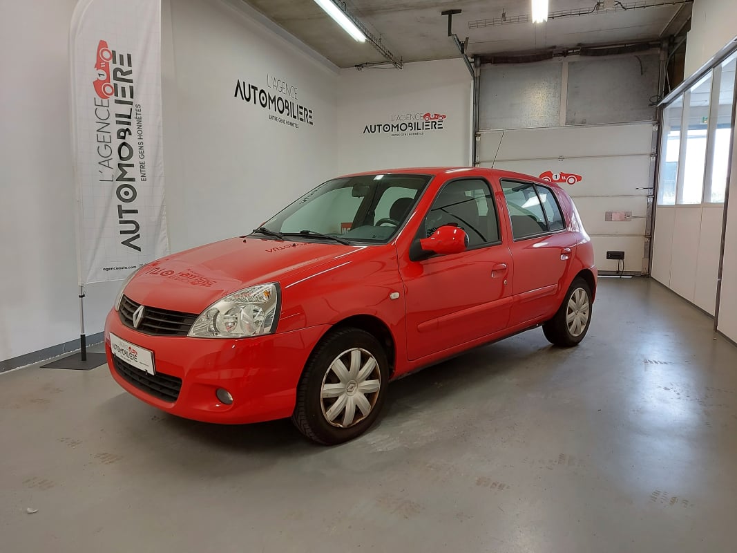 Renault Clio II (3) CAMPUS 1.2 16V 75 .COM 5P + DISTRIBUTION OK + 1ERE MAIN — 1