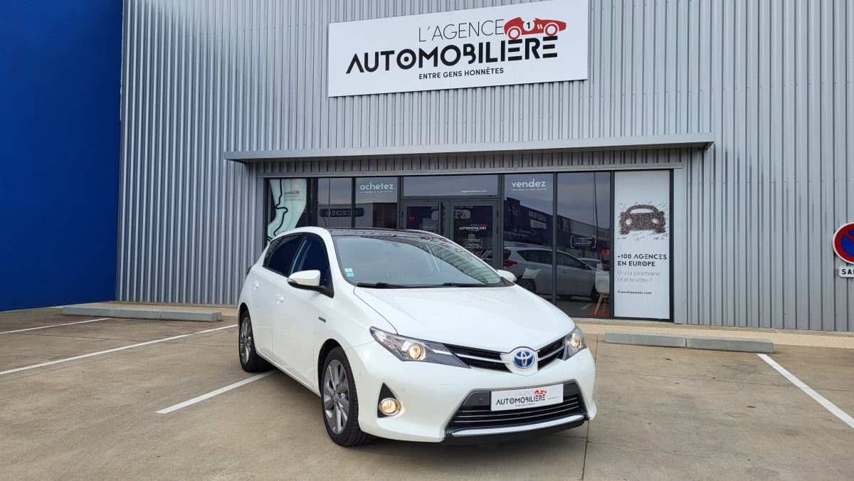 Toyota Auris 136H STYLE + TOIT PANORAMIQUE — 1