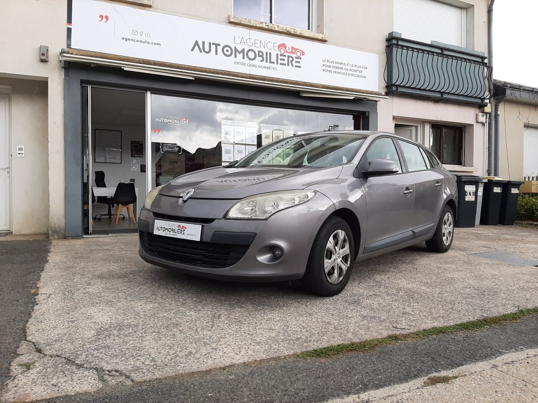 Renault Megane III 1.5 DCI Eco2 Authentique Distribution Faite — 1