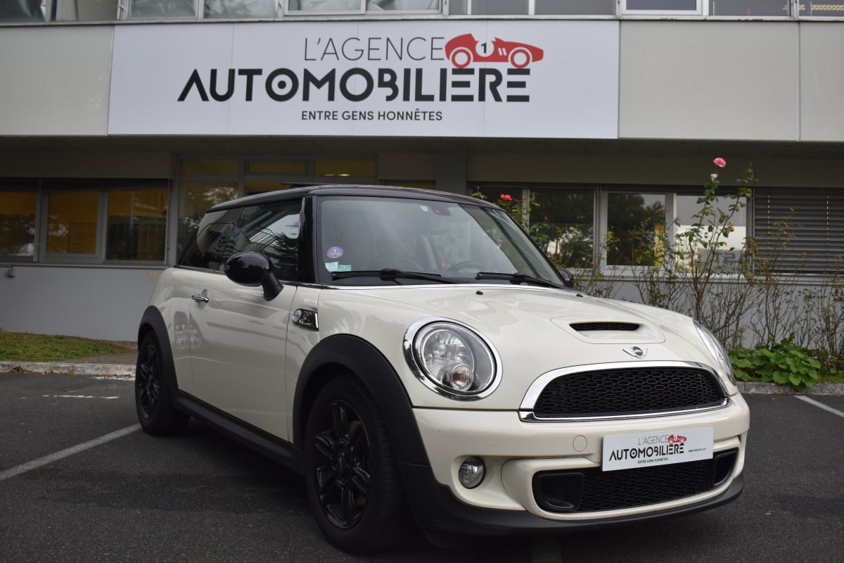 Mini Mini Red Hot Chili (R56) LCI Cooper S 1.6 i 16V Turbo Steptronic 184 cv Boîte auto — 1