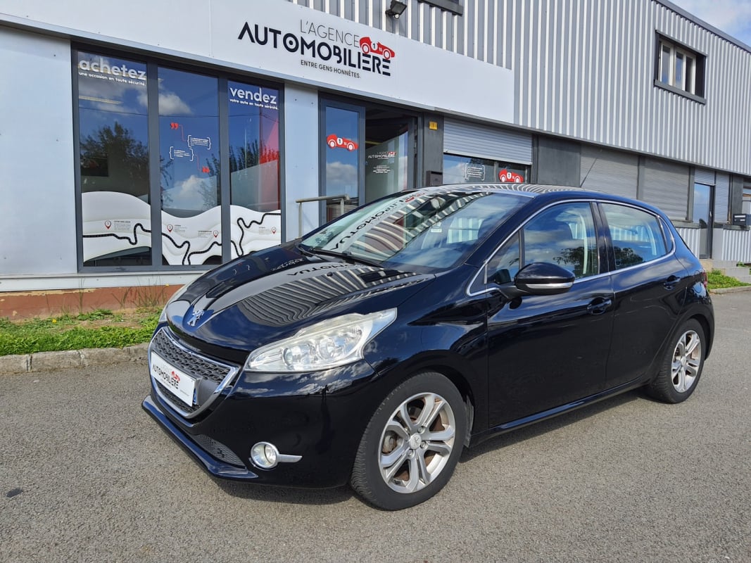 Peugeot 208 1.6 E-HDI 92 ALLURE — 1