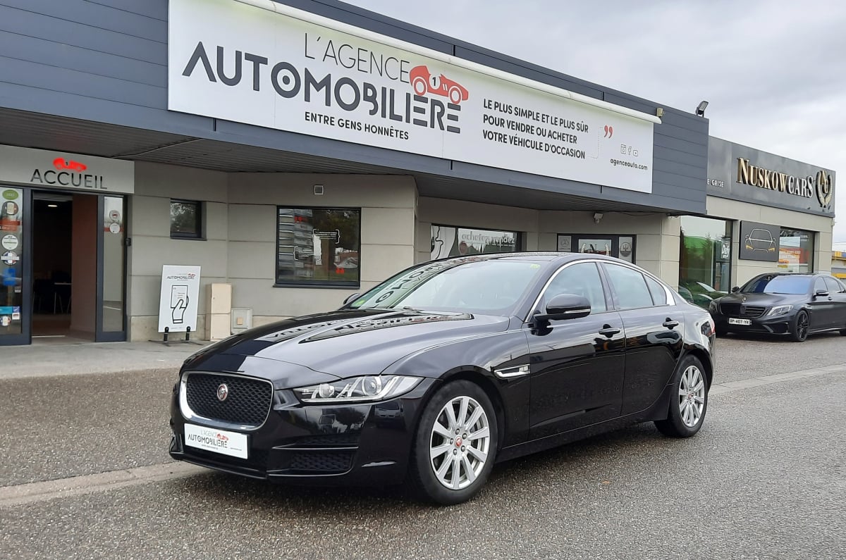 Jaguar XE Berline 2l 180CH — 1