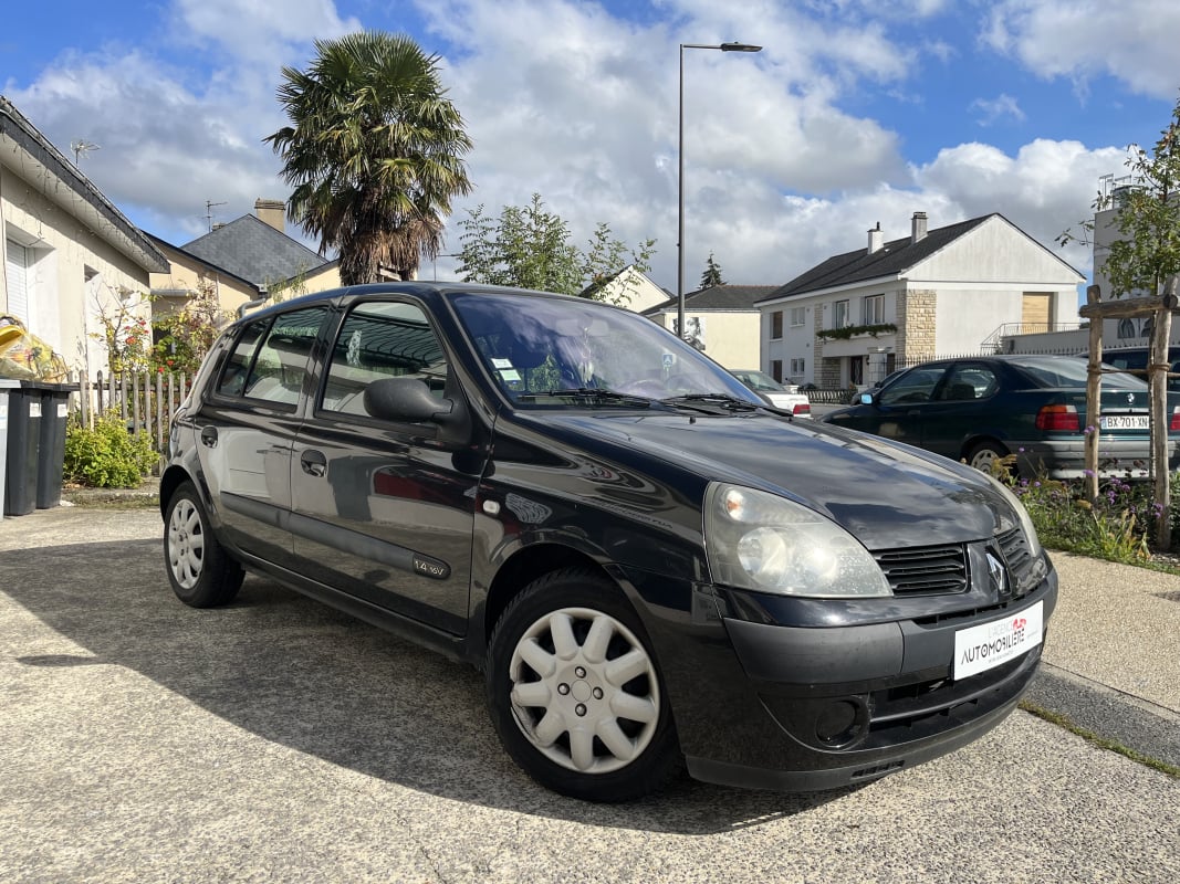 Renault Clio II 1.4l 98cv clim — 1