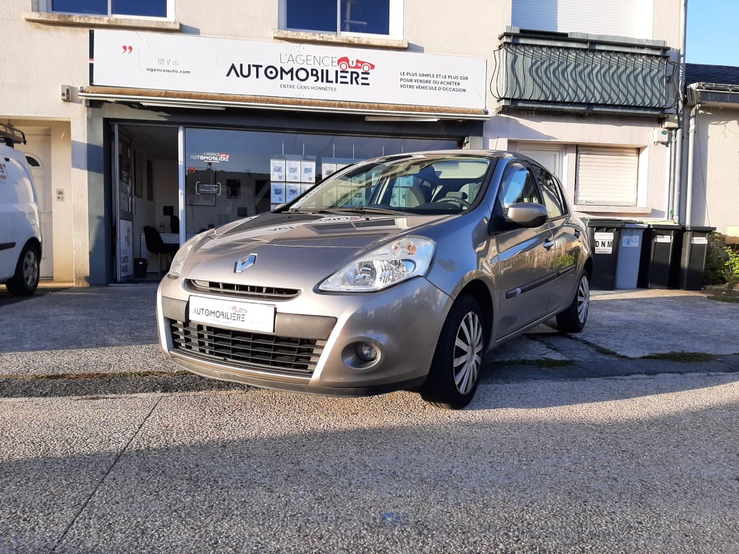 Renault Clio III 1.2 75 ch Expression Distribution faite — 1