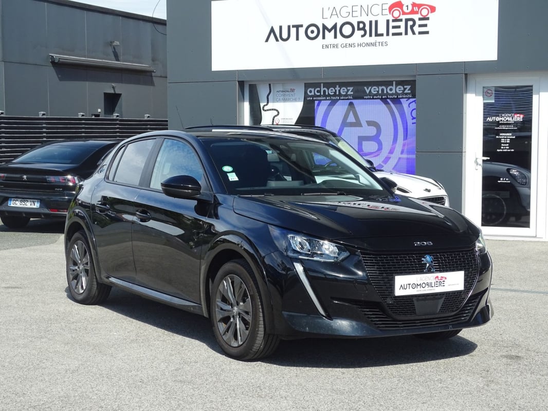 Peugeot 208 e208 136 ch STYLE Navigation 3D — 1