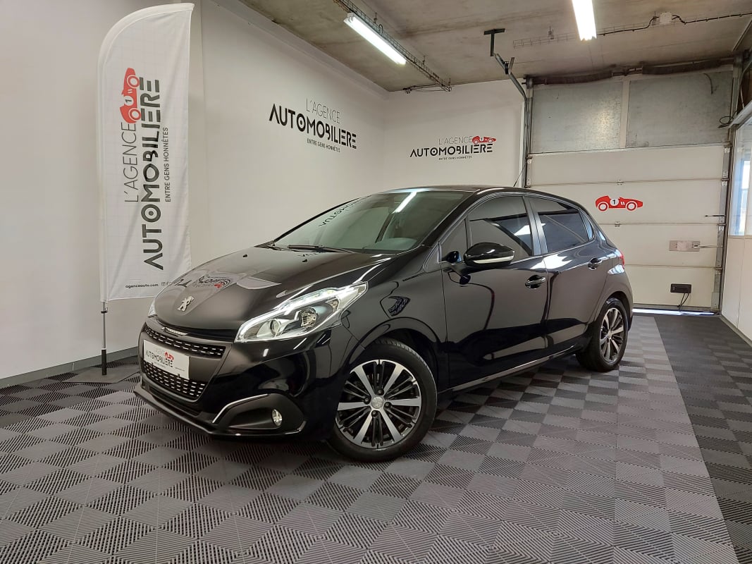 Peugeot 208 (2) 1.2 PURETECH 82 ALLURE 5P + TOIT PANORAMIQUE — 1