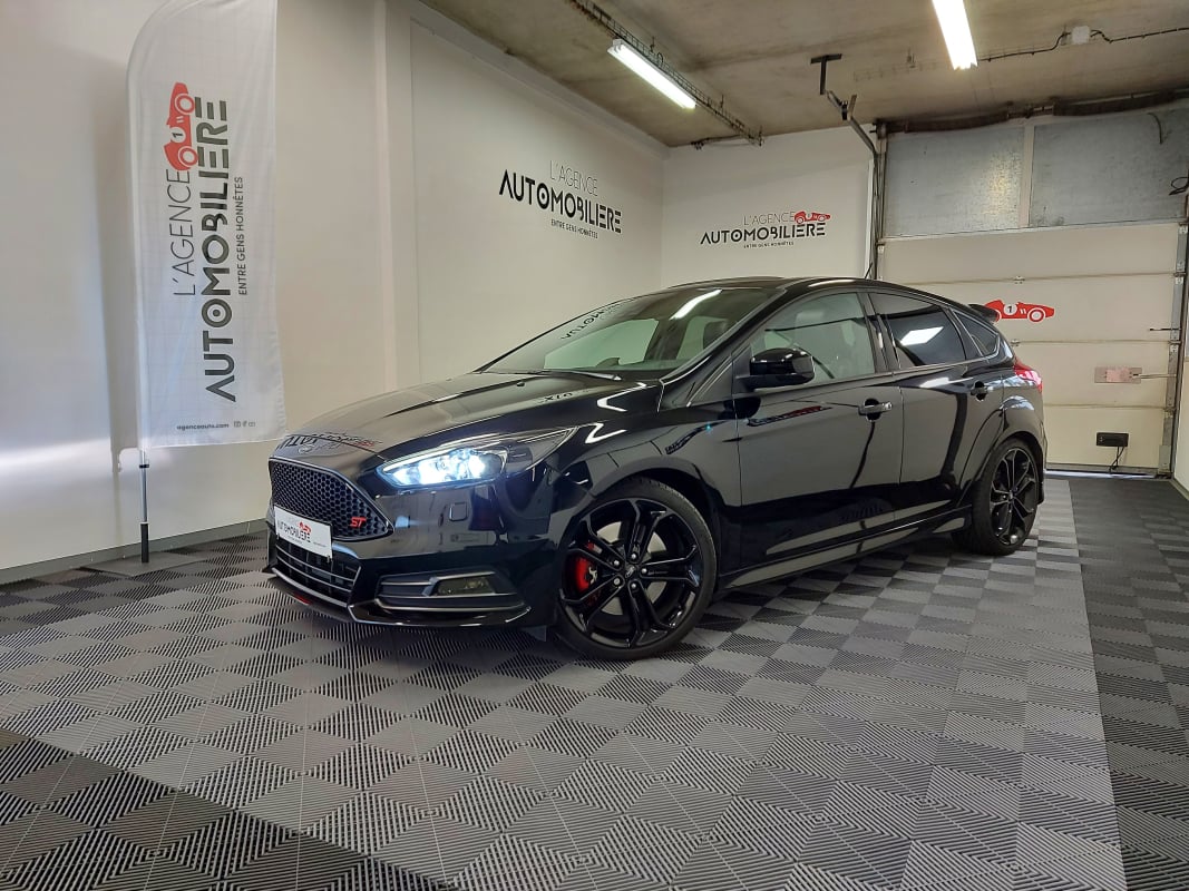 Ford Focus III (2) 2.0 TDCI 185 S&S ST 5P + TOIT OUVRANT + FRANCAIS — 1