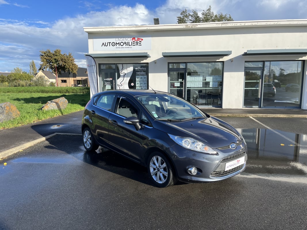 Ford Fiesta 1,4L TDCI GHIA 5PORTES — 1