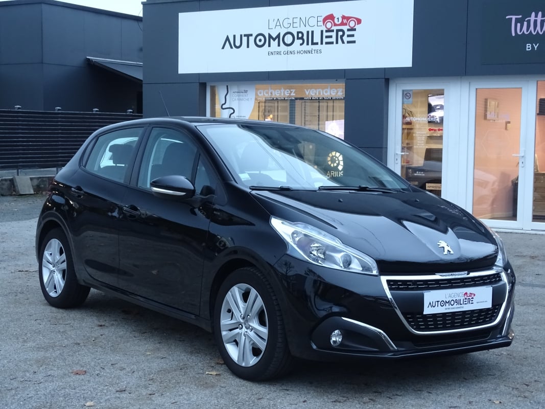 Peugeot 208 1.2 PURETECH 82 ch SIGNATURE BVM5 — 1