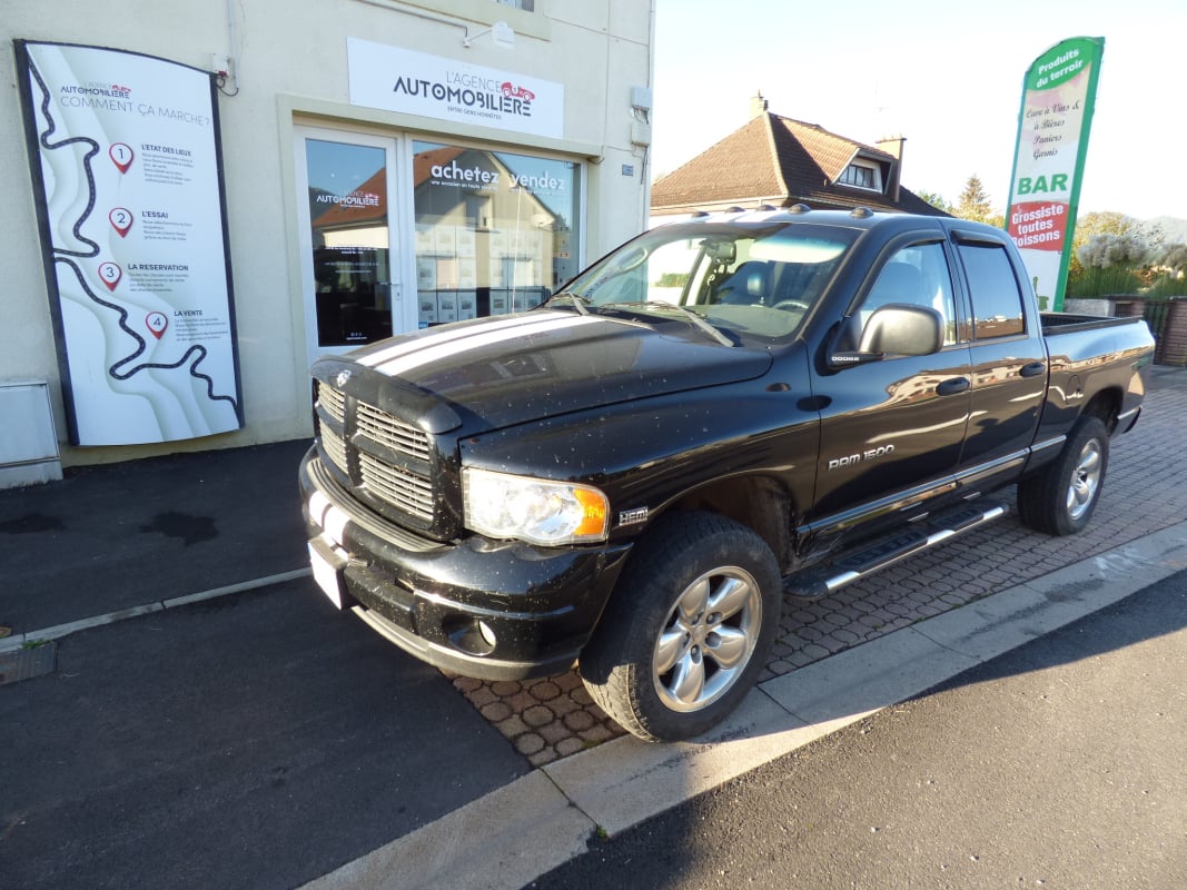 Dodge Ram 1500 5.7i V8 350 Hemi Magnum SLT Double cabine 4X4 BVA 6 places 4 portes TVA non récupérable — 1