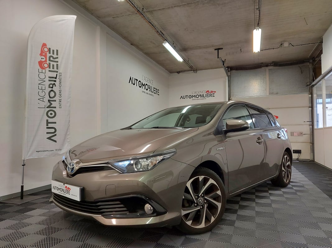 Toyota Auris II (2) 1.8 HYBRIDE 136 DESIGN AUTO — 1