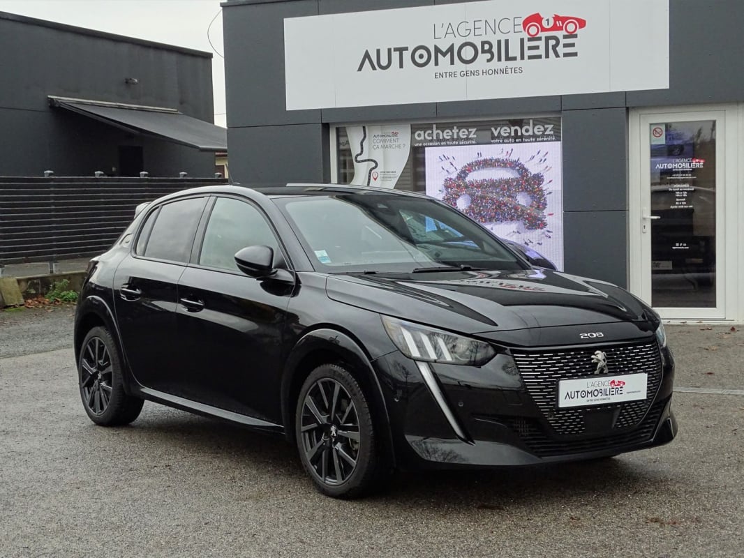 Peugeot 208 1.2 PureTech 130 ch GT PACK EAT8 - SIEGES CHAUFFANTS — 1